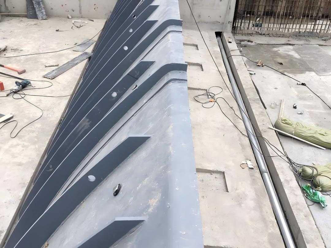 氣盾壩安裝現(xiàn)場(chǎng)